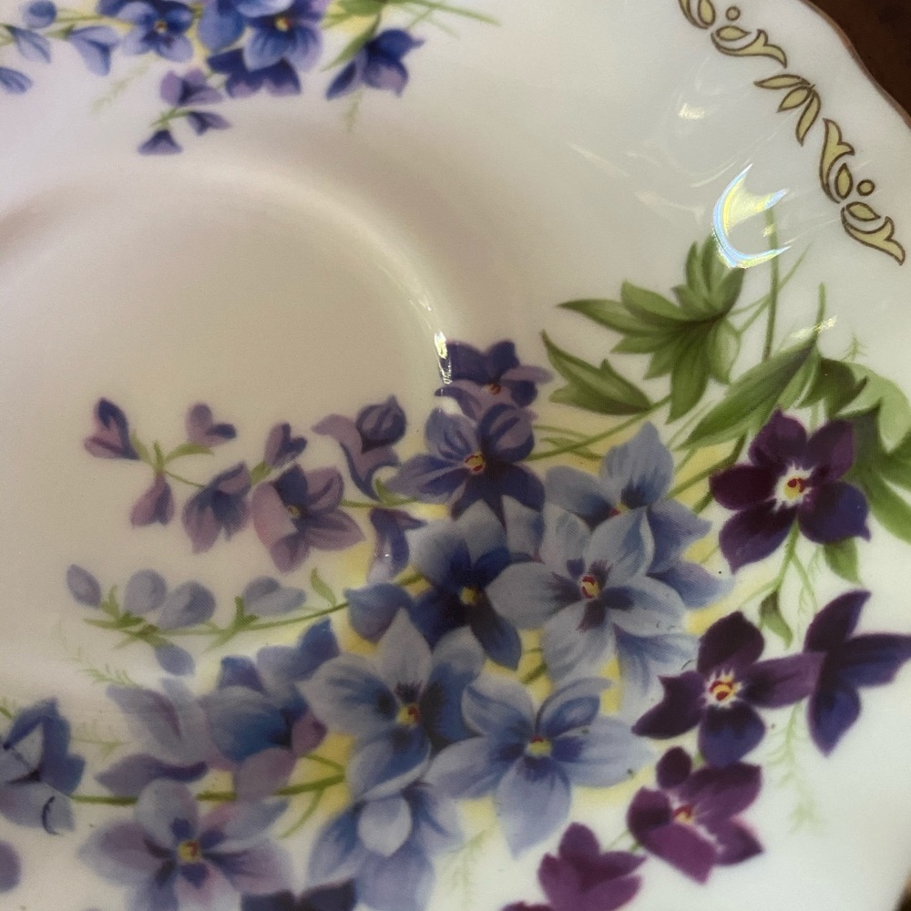 E&R Golden Crown Bone China tea cup and saucer. - Picture 5 of 7